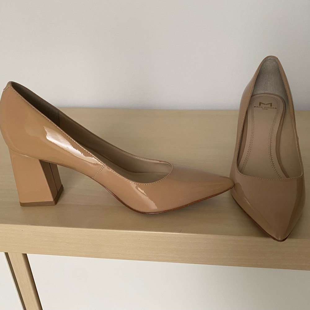 Marc fisher nude pumps